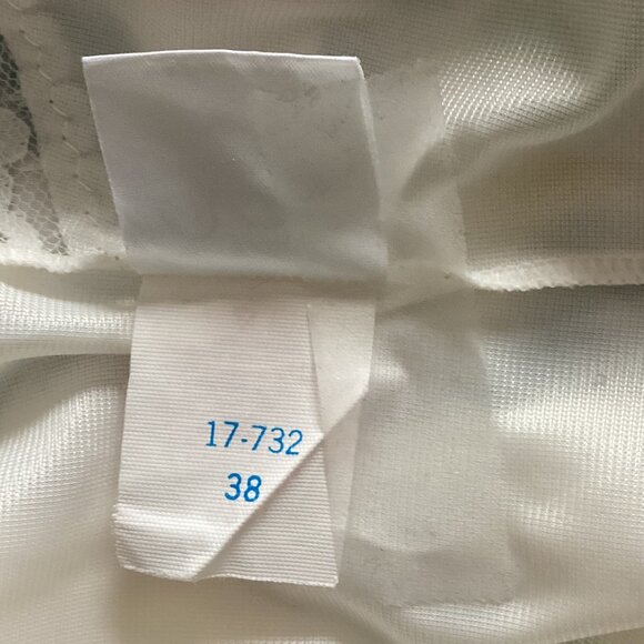 Vanity Fair Women's White Lace Trim Camisole Tank Top Size 38 Lingerie Chemises - Picture 6 of 7